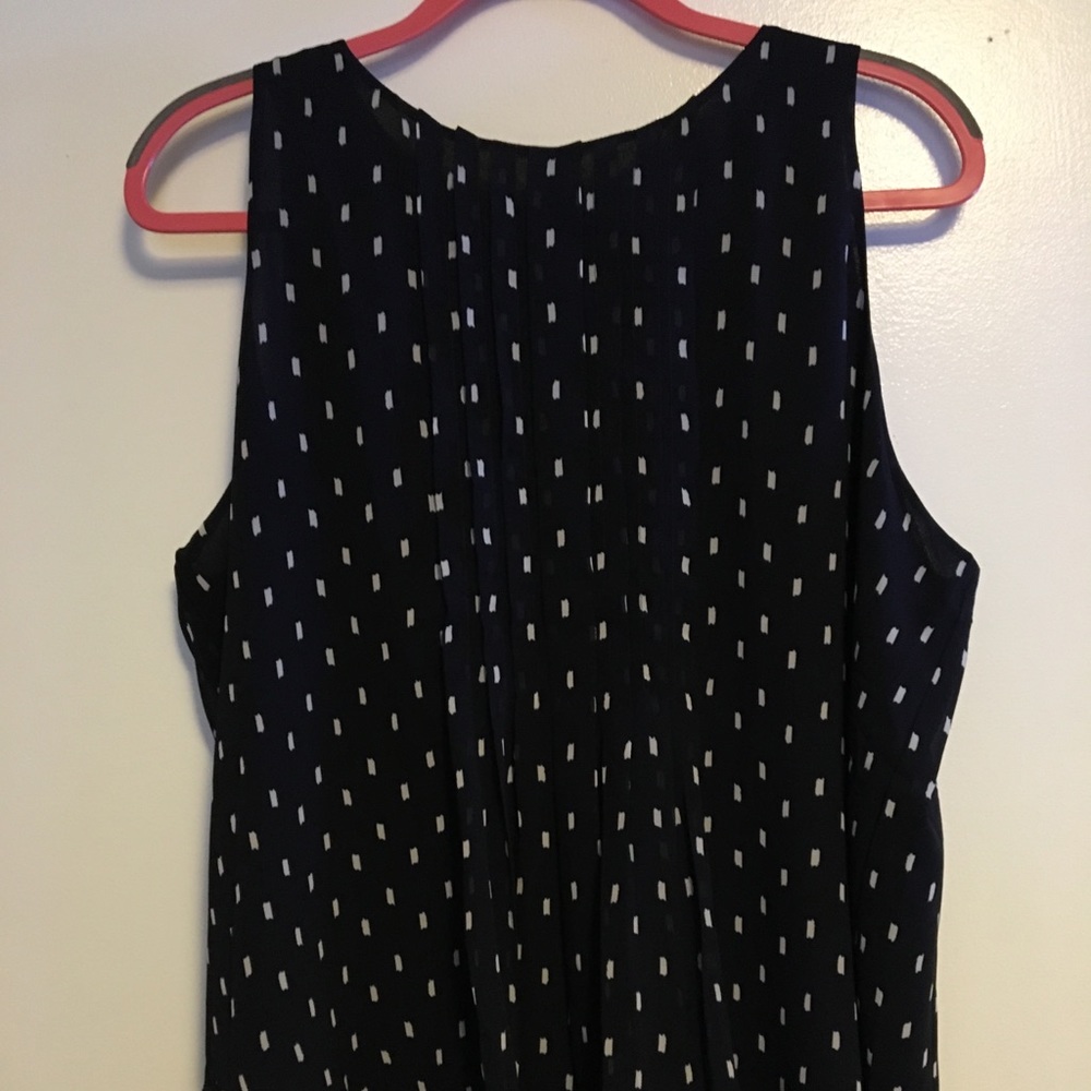 Key hole back navy sleeveless blouse